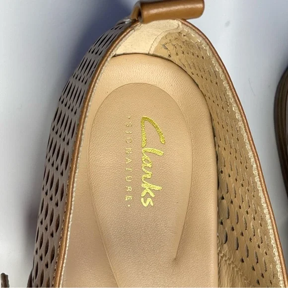 Clarks Women's Fawna Jane Tan Leather Perforated Flats size 9.5 New - Picture 8 of 10